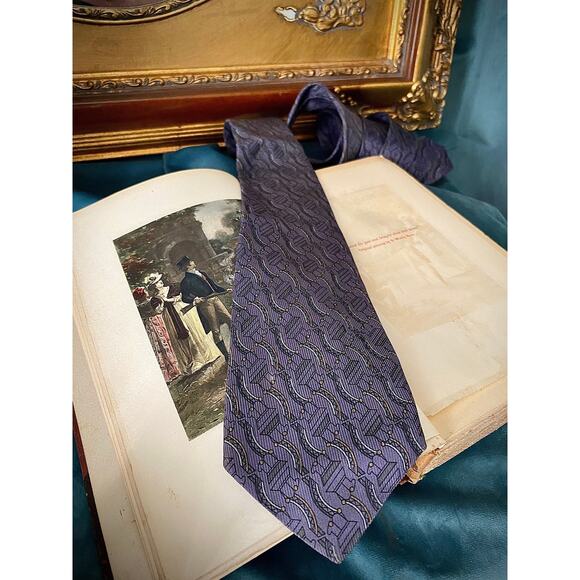 Vintage Christian Dior silk necktie with graphic print in soft purple - Picture 2 of 6